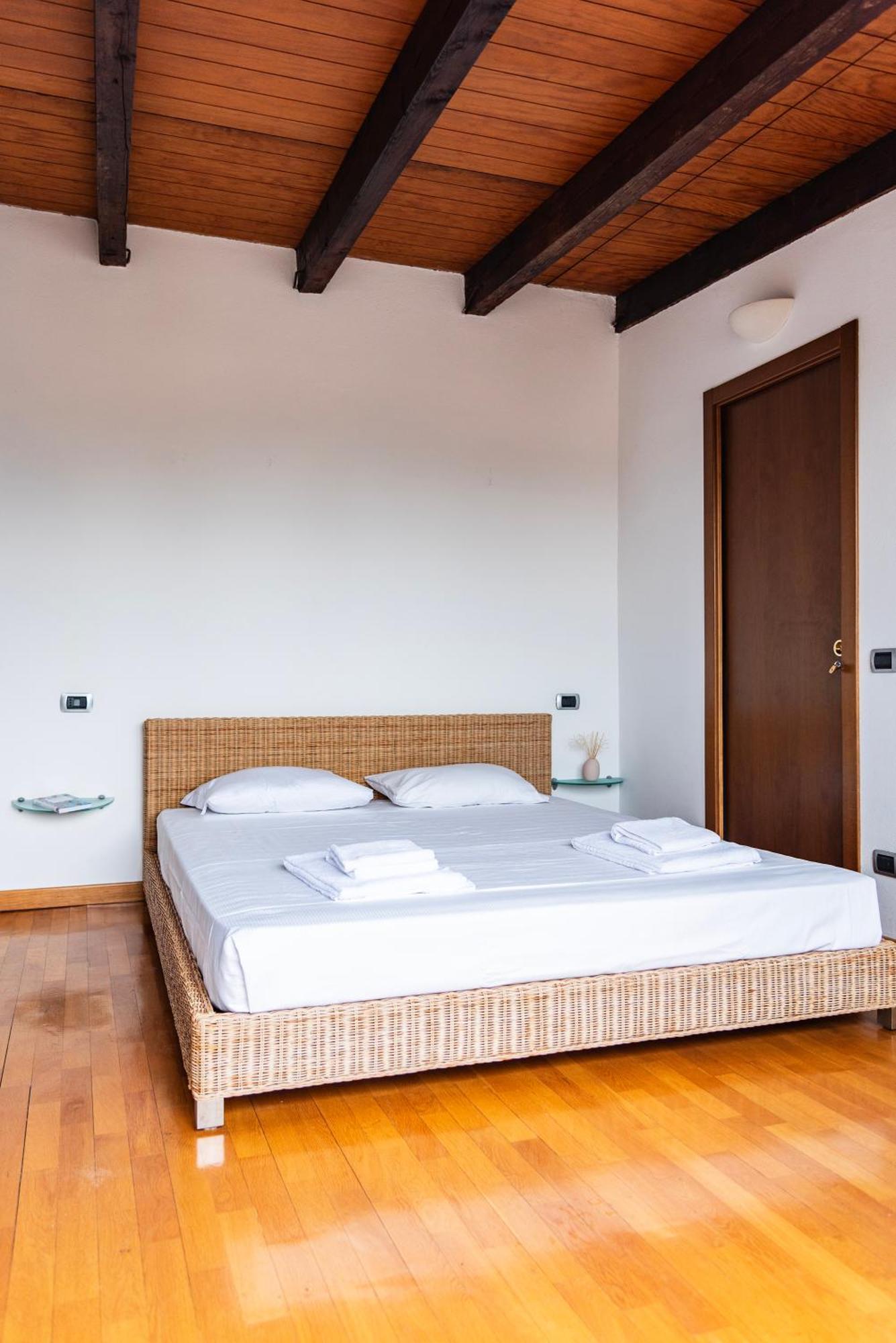 Youhosty - Rosmini 8 Milan